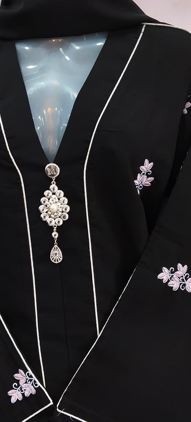 Black Embroidered Abaya – Premium Floral Design with Brooch